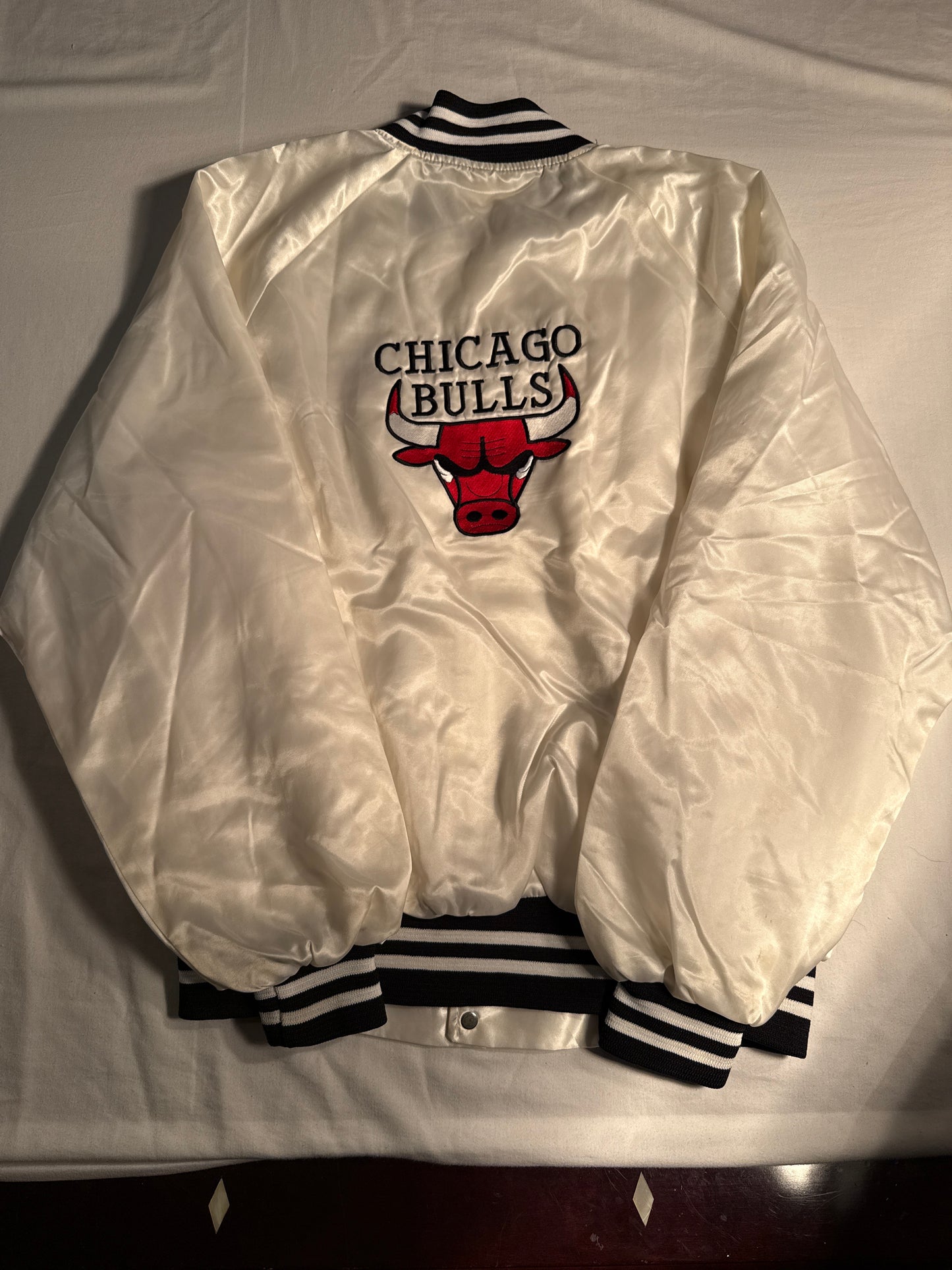 Vintage 90s Chicago Bulls White Satin Snap-Button Bomber Jacket