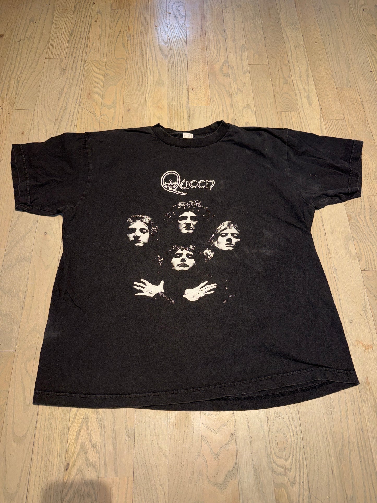 Queen Tee