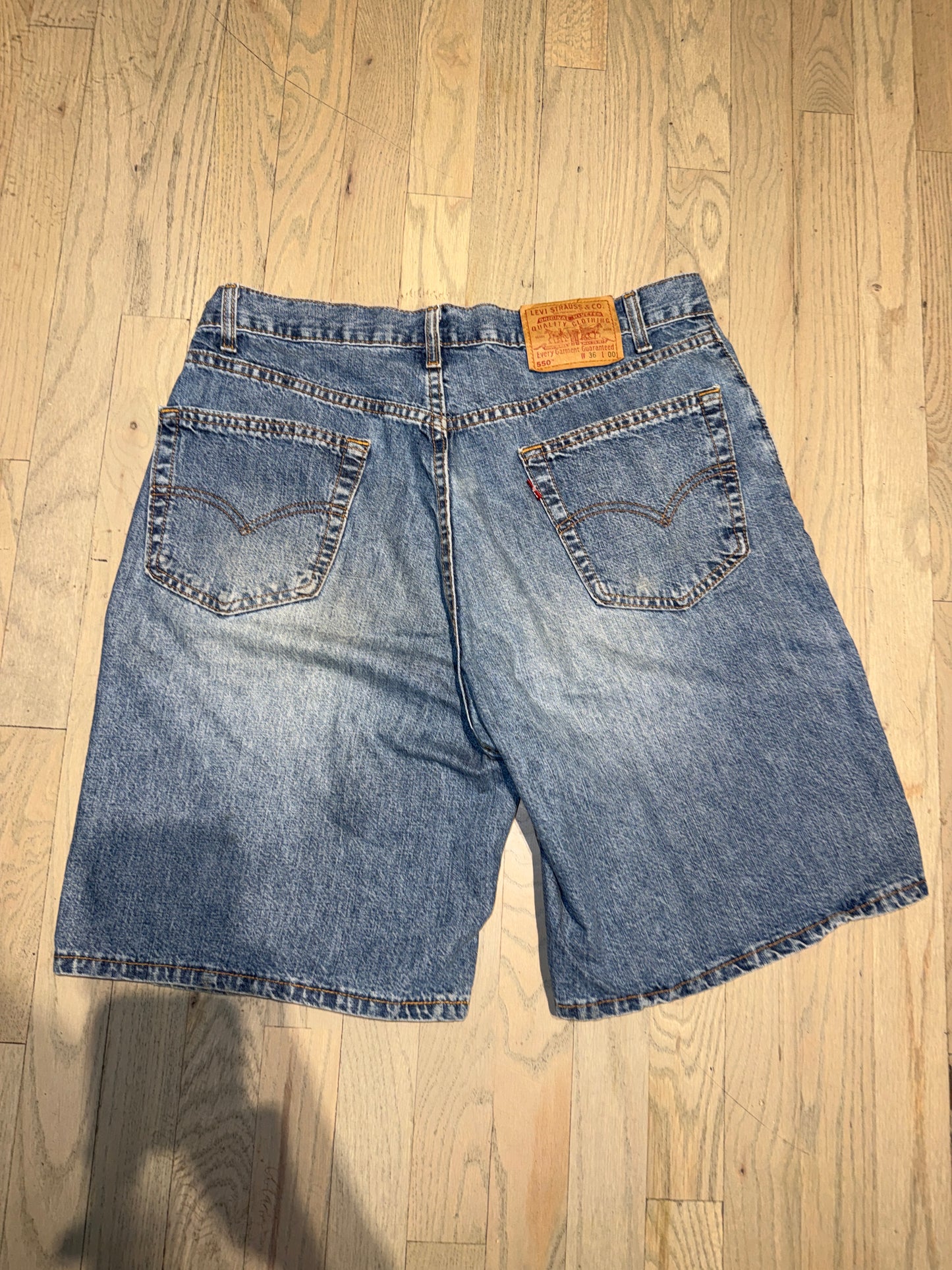 Levi’s 36 Jorts